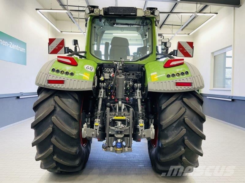 Fendt 728 VARIO GEN7 PROFI PLUS S2 Traktory