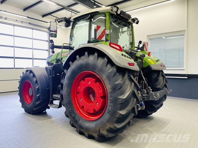Fendt 728 VARIO GEN7 PROFI PLUS S2 Traktory