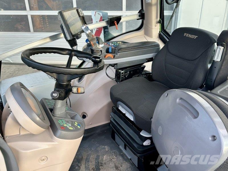 Fendt 826 Vario ProfiPlus Tracteur