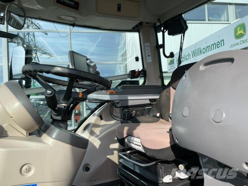 Fendt 828 Vario ProfiPlus Трактори
