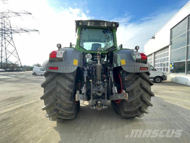 Fendt 828 Vario ProfiPlus Трактори