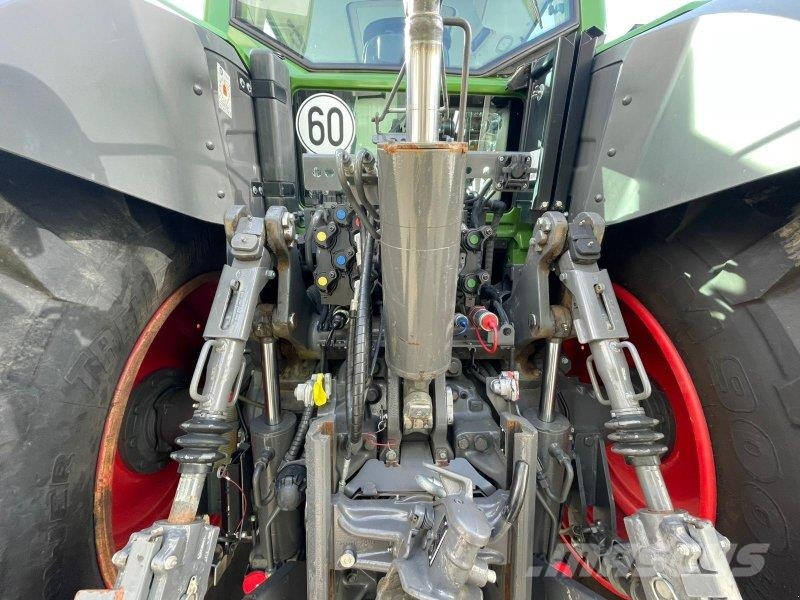 Fendt 828 Vario ProfiPlus Трактори