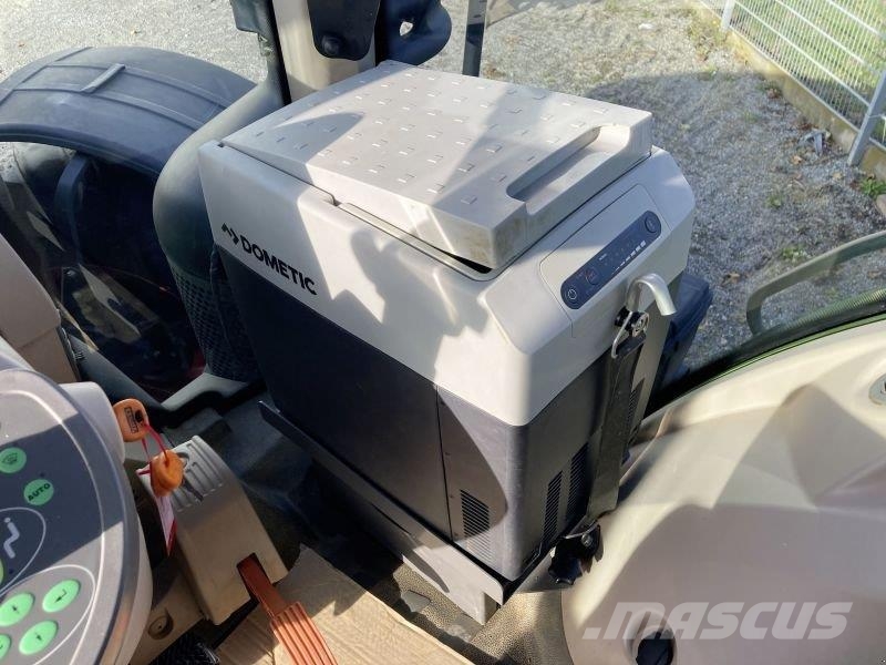 Fendt 828 VARIO S4 PROFI PLUS Trattori