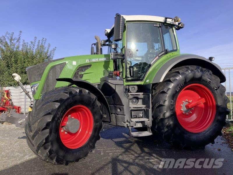 Fendt 828 VARIO S4 PROFI PLUS Trattori