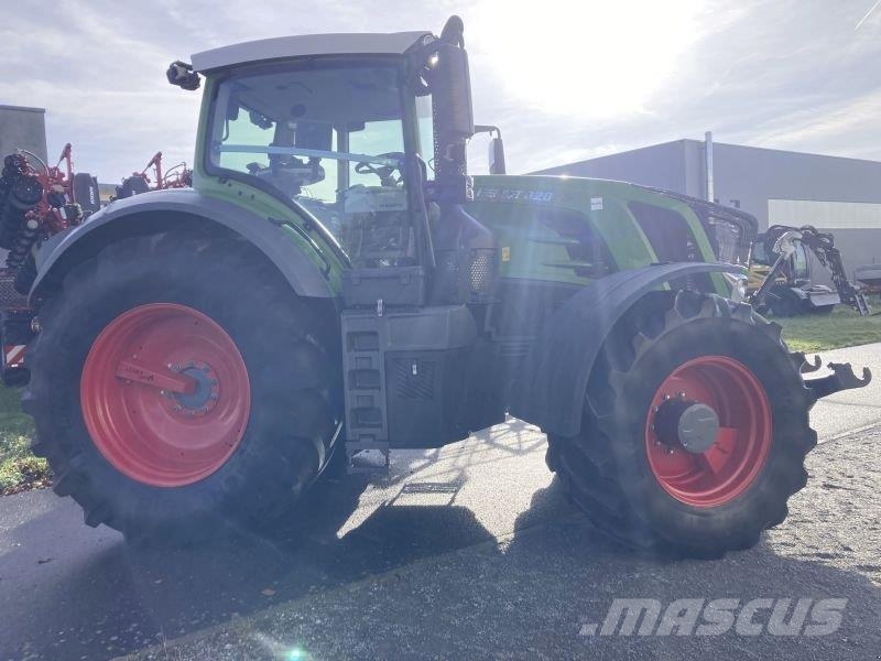 Fendt 828 VARIO S4 PROFI PLUS Trattori