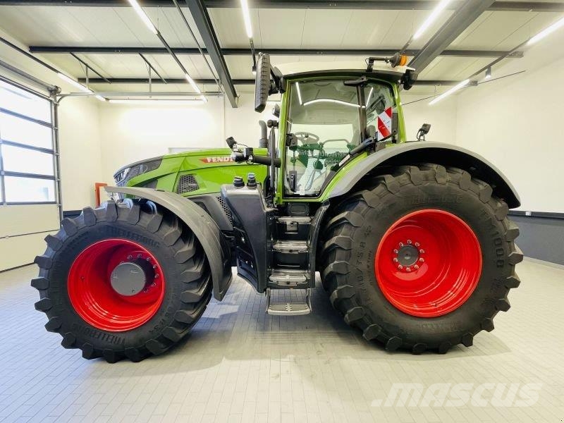 Fendt 933 VARIO GEN7 PROFIPLUS S2 Tractores