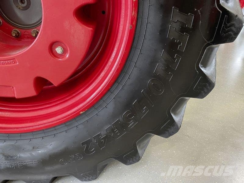 Fendt 933 VARIO S4 PROFI PLUS Traktorit