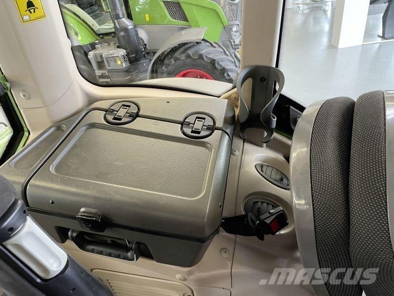 Fendt 933 VARIO S4 PROFI PLUS Traktorit