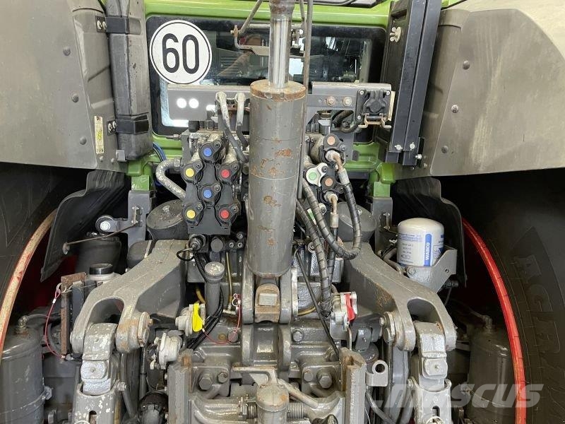 Fendt 933 VARIO S4 PROFI PLUS Traktorit