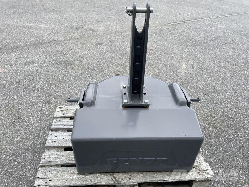Fendt FRONTGEWICHT 1250 KG الأوزان الأمامية