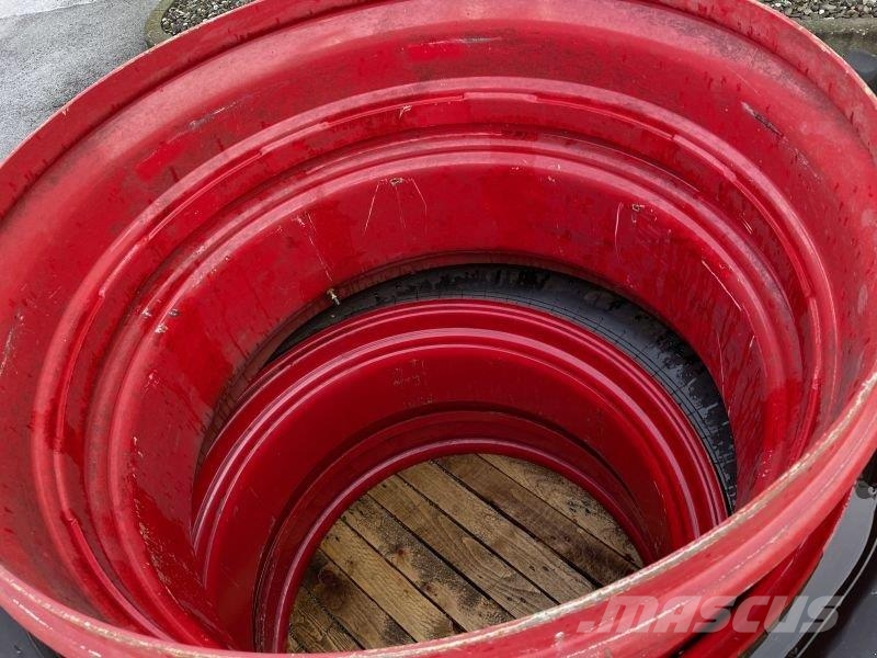 Fendt PETLAS, CEAT 480/70 R38 Gume, točkovi i felne