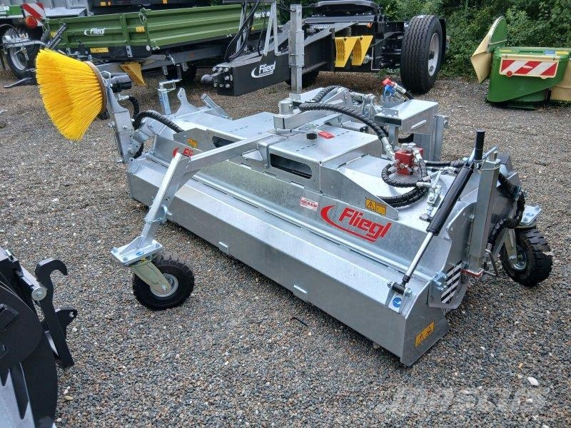 Fliegl Agro-Center Kehrmaschine TYP 600 Cepillos