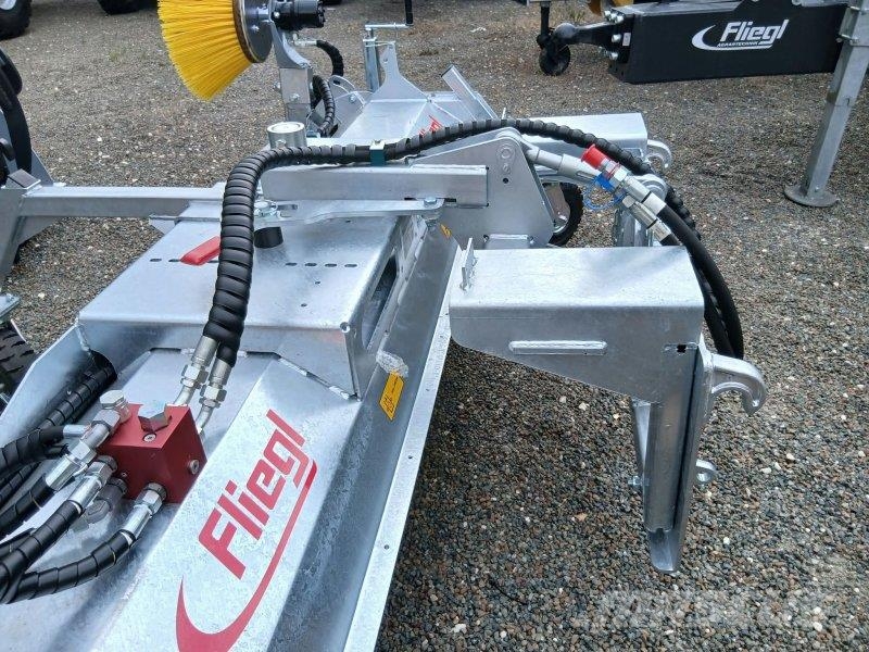 Fliegl Agro-Center Kehrmaschine TYP 600 Cepillos