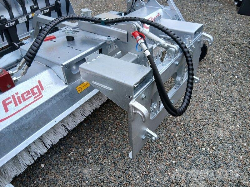Fliegl Agro-Center Kehrmaschine TYP 600 Cepillos