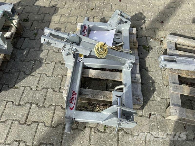 Fliegl DPAFLM000005V 3-PUNKT-ADAPTER Ostala oprema za traktore