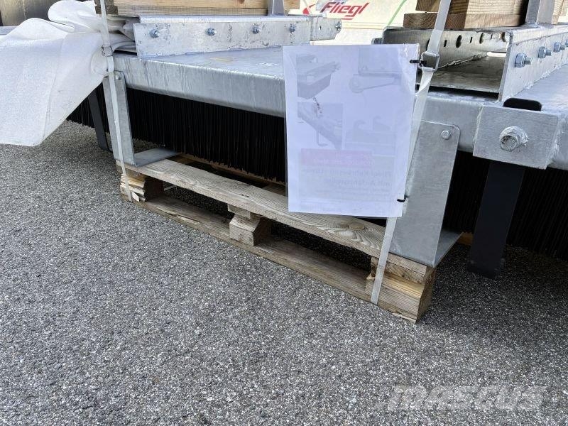 Fliegl KEBFLI300005 LÖWE 3.000MM Mašine za čišćenje
