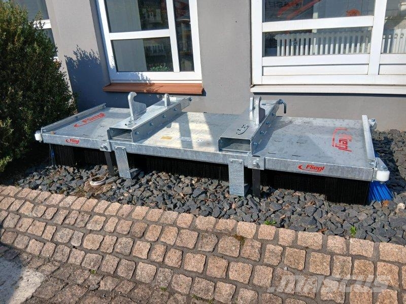 Fliegl Kehrbesen LUCHS 2500 mm Strojevi za metenje