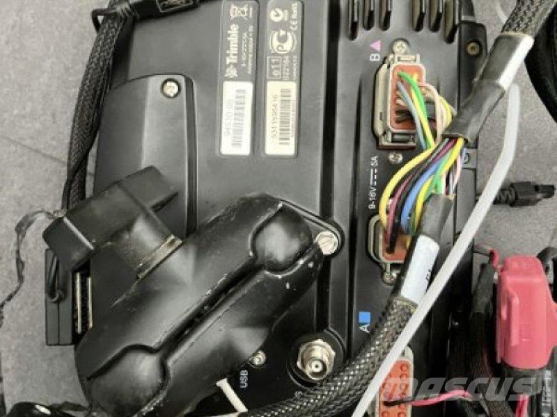 GEBR. TRIMBLE CFX 750 RTK ماكينات زراعية - غير ذلك