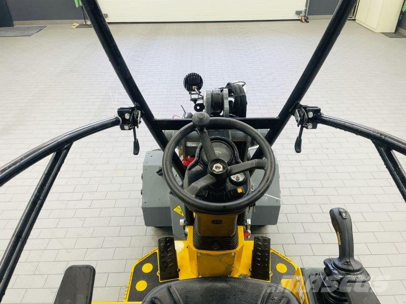 GiANT G1200 Šmykom riadené nakladače