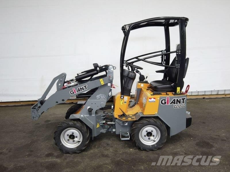 GiANT G1200 HOFLADER Schrankladers