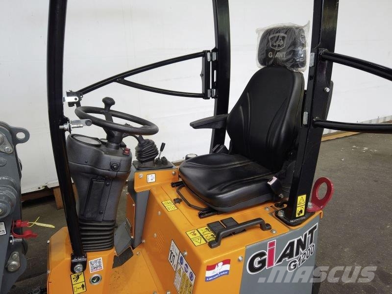GiANT G1200 HOFLADER Schrankladers