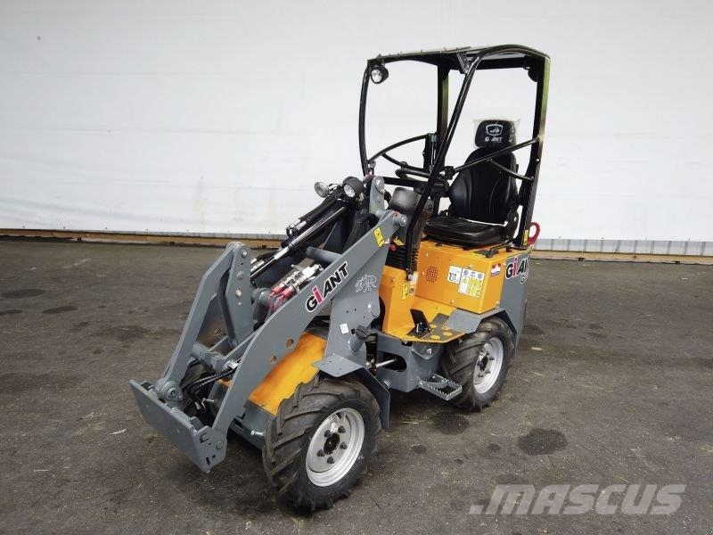 GiANT G1200 HOFLADER Schrankladers
