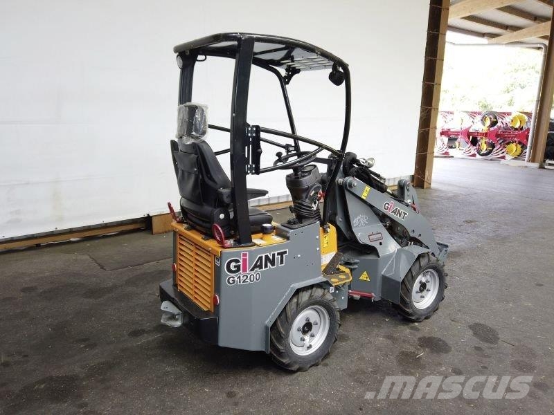 GiANT G1200 HOFLADER Schrankladers