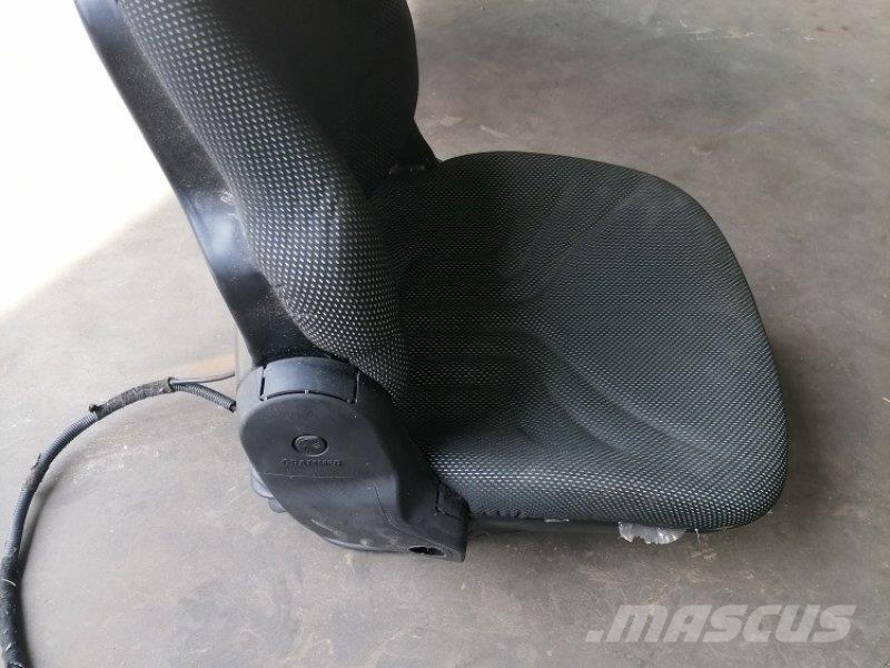 Grammer MSG 93/521 Cabine en interieur