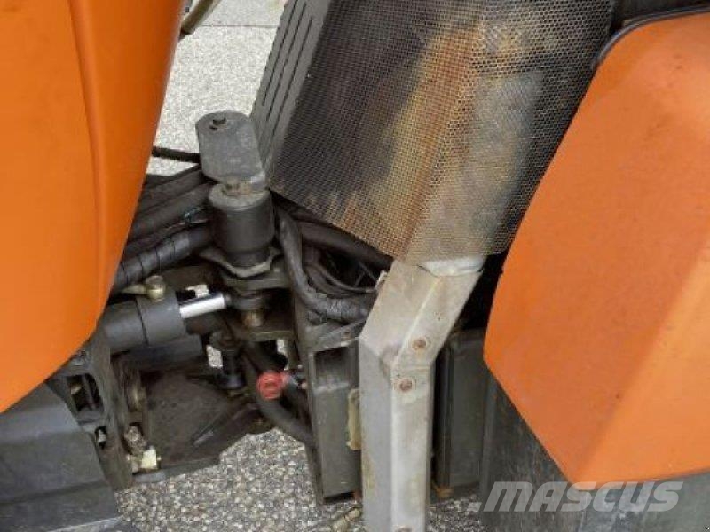 Holder C 65 SINGLE CAB جرارات مدمجة