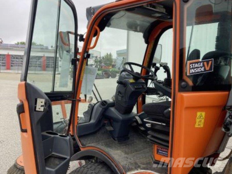 Holder C 65 SINGLE CAB جرارات مدمجة