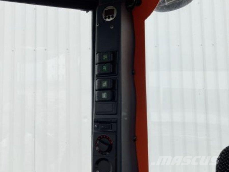 Holder C 65 SINGLE CAB جرارات مدمجة