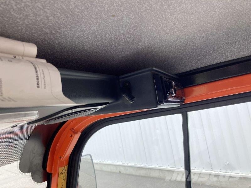 Holder C 65 SINGLE CAB جرارات مدمجة