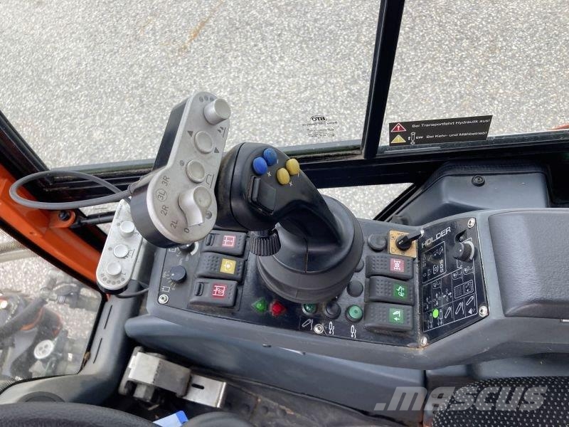 Holder C 65 SINGLE CAB جرارات مدمجة