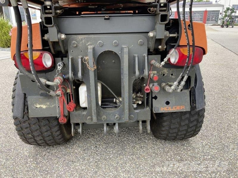 Holder C 65 SINGLE CAB جرارات مدمجة