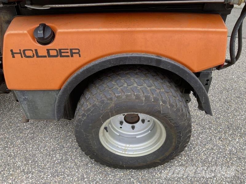 Holder C 65 SINGLE CAB جرارات مدمجة