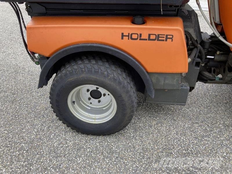 Holder C 65 SINGLE CAB جرارات مدمجة