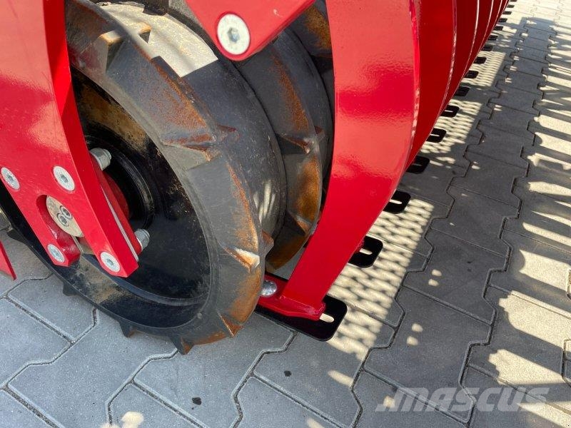 Horsch Express 3 KR مثاقيب مدمجة