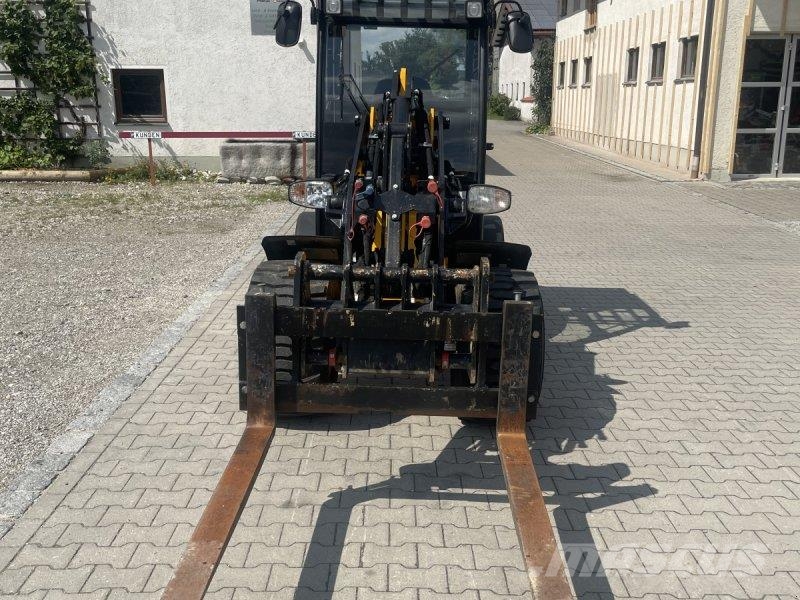 JCB 403 Smart Power Incarcator pe pneuri
