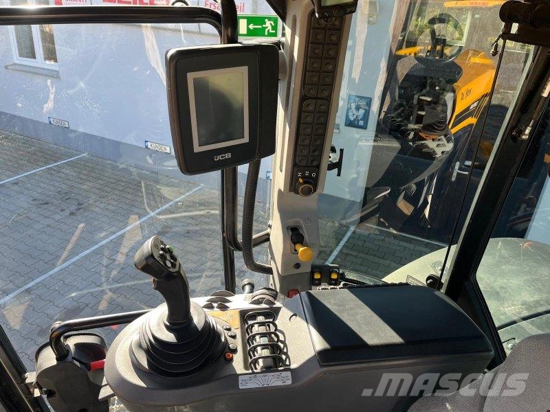 JCB Fastrac 4220 الجرارات