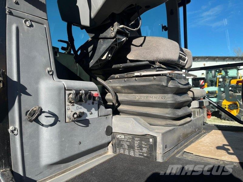 JCB Fastrac 4220 الجرارات