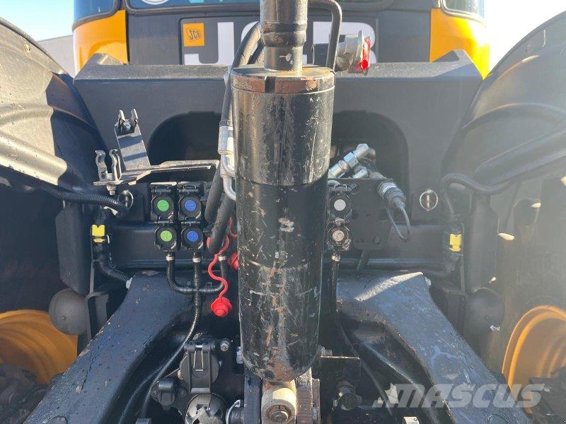 JCB Fastrac 4220 الجرارات