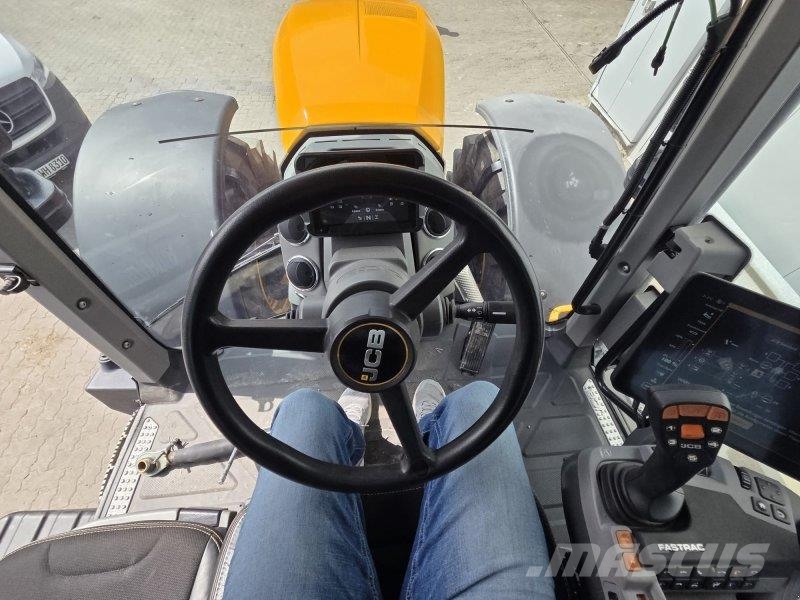 JCB FASTRAC 4220 ICON الجرارات
