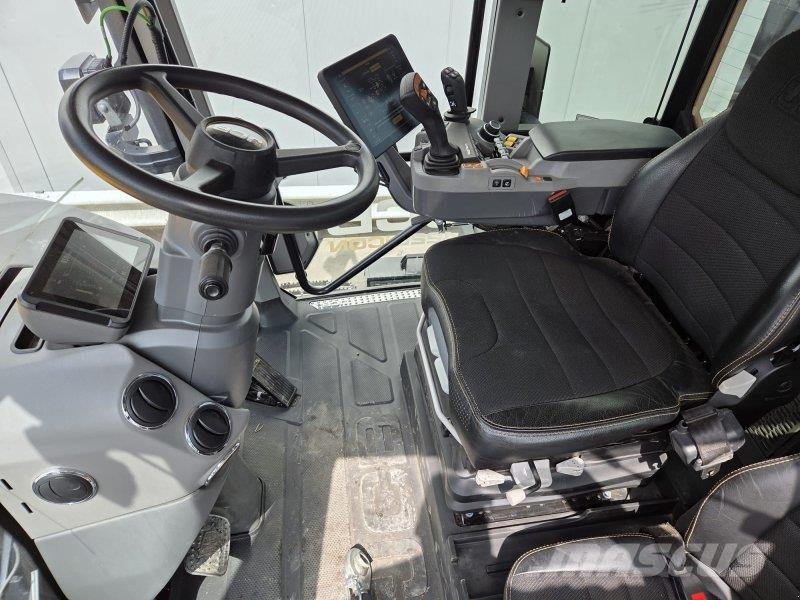 JCB FASTRAC 4220 ICON الجرارات