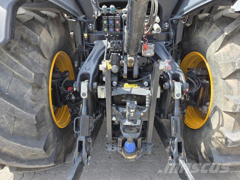 JCB FASTRAC 4220 ICON الجرارات