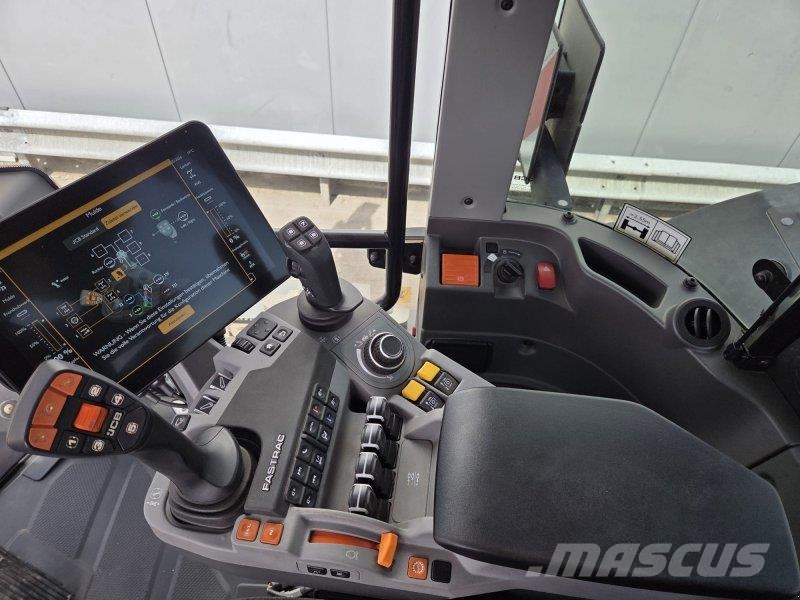 JCB FASTRAC 4220 ICON الجرارات