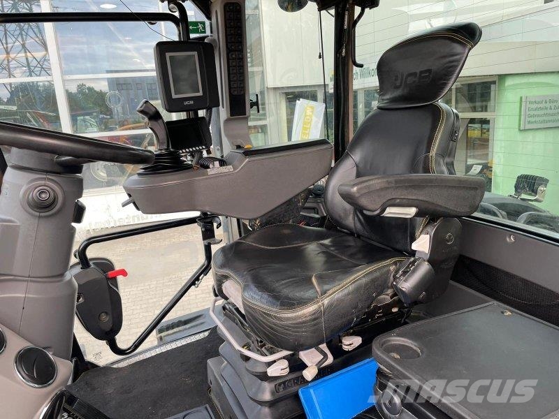 JCB Fastrac 8330 曳引機