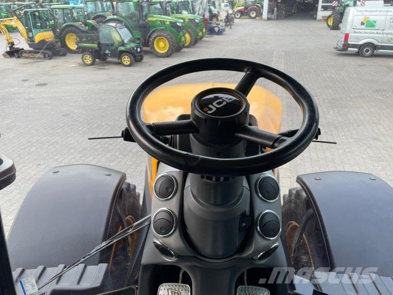 JCB Fastrac 8330 曳引機