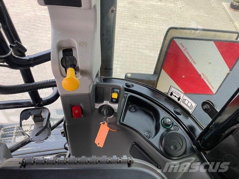 JCB Fastrac 8330 曳引機
