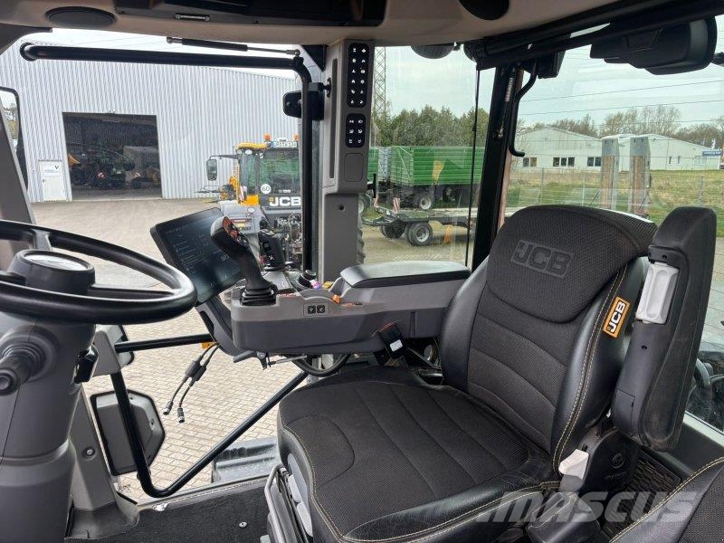 JCB FasTrac 8330 Tractoren