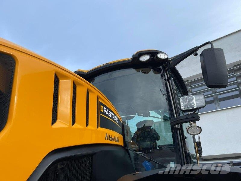 JCB Fastrac 8330 Traktoren